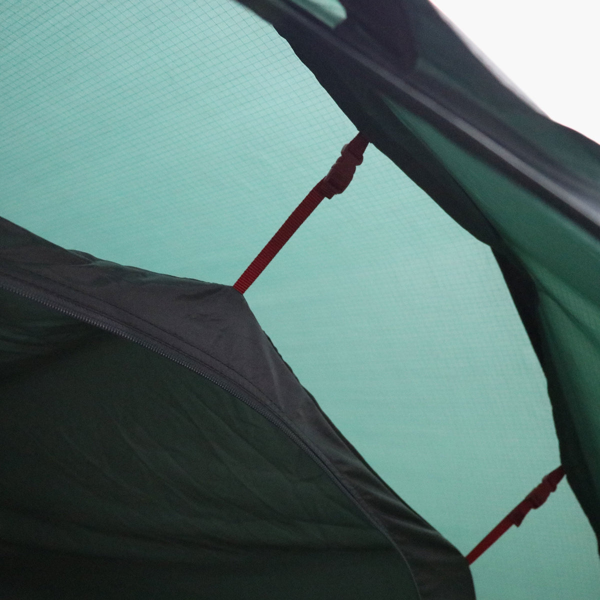 Highlander Respite 2 tunneltent detail
